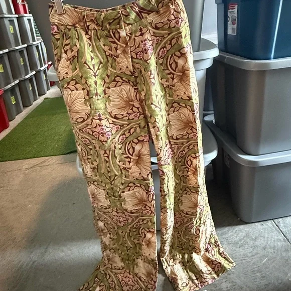 H&M Floral Green and Pink Pants p62 - Picture 2 of 5